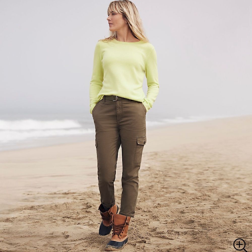 Lands End Women's army green Mid Rise Slim Cargo Chino Pants- new in bag sz 4